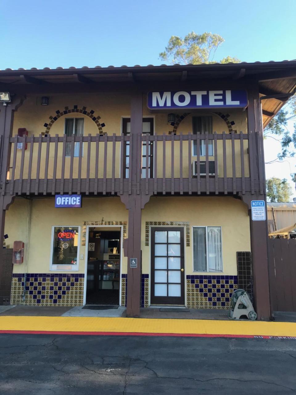 Hacienda Motel 에스컨디도 외부 사진